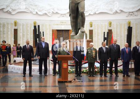 MOSCOU - 19 MAI : les représentants militaires et olympiques prêtent serment militaire aux athlètes russes candidats à participer aux Jeux Olympiques de 2014 au Musée Banque D'Images