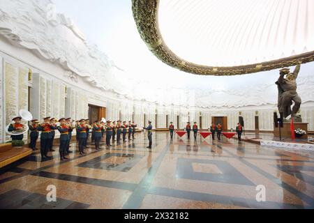 MOSCOU - 19 MAI : Orchestre sous serment militaire des athlètes russes candidats à participer aux Jeux Olympiques 2014 au Musée de la Grande Guerre patriotique sur Pô Banque D'Images