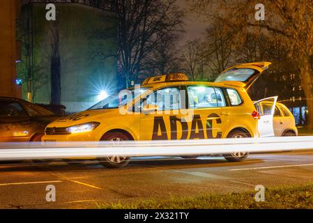Assistance routière ADAC la nuit, assistance routière la nuit Banque D'Images