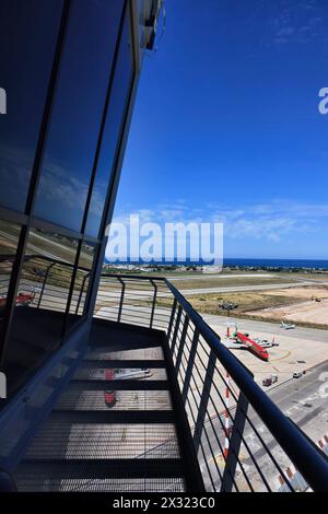 L'ITALIE, Bari, l'aéroport international vu de la tour de contrôle de vol Banque D'Images