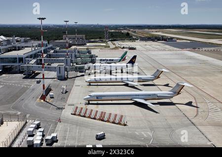 L'aéroport international de Bari en Italie, vu de la tour de contrôle de vol Banque D'Images