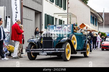 Ein Humber 16/50 Saloon (Cabrio) mit Baujahr 1930 fährt während dem Oldtimercorso an der Herbstmesse Rafz durch die Zürcher Unterlandgemeinde. (Rafz, Banque D'Images