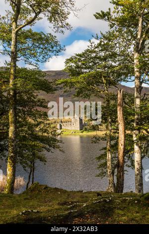 Loch Awe, Argyll et Bute, Écosse, Royaume-Uni, avec les ruines du château de Kilchurn, qui abrite autrefois les Campbells de Glenorchy Banque D'Images