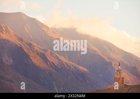 Le Christ de Maimara au coucher du soleil, Quebrada de Humahuaca, Jujuy, Nord-Ouest argentin. Banque D'Images