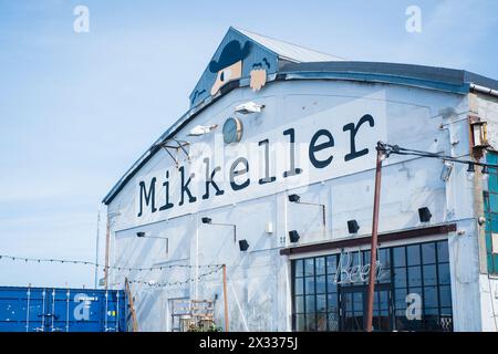 Copenhague, Danemark - 6 avril 2024 : bar à bière Mikkeller dans la région de Reffen. Banque D'Images