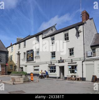 Cawsand Square dans le sud-est de Cornwall sur la péninsule de rame souvent négligée. Caractéristiques du Cross Keys Inn Banque D'Images