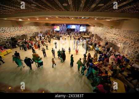 MOSCOU - Jan 04 : public et une scène dans Forum Hall mascarade du nouvel an des familles de Moscou vue de dessus le 04 janvier 2012, Moscou, Russie. Forum de Moscou Banque D'Images