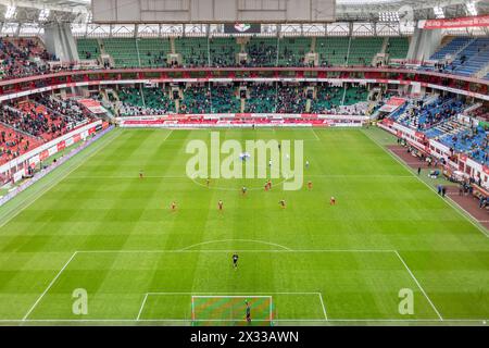 MOSCOU, RUSSIE - nov 02, 2014 : tribunes et terrain de jeu à la locomotive du stade pendant le match. Banque D'Images