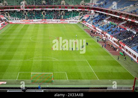 RUSSIE, MOSCOU - nov 02, 2014 : les joueurs de football vont sur le terrain de l'arène sportive de locomotive. Banque D'Images