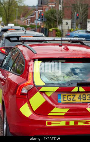 Belfast, Royaume-Uni 24 04 2024 la police et les pompiers répondent au Wellington College à la suite d'un signalement d'une substance localisée. Le chemin Carolan voisin a été fermé au cours de l'incident. La police a confirmé qu'une explosion contrôlée a été effectuée sur la substance Belfast Northern Ireland Credit : HeadlineX/Alamy Live News Banque D'Images