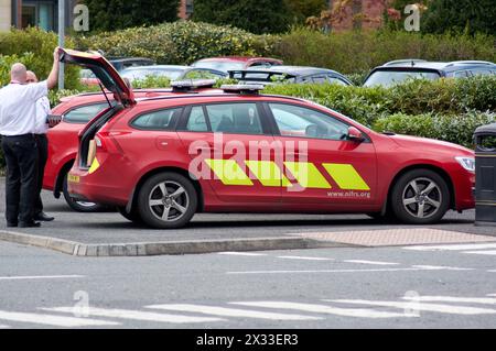 Belfast, Royaume-Uni 24 04 2024 la police et les pompiers répondent au Wellington College à la suite d'un signalement d'une substance localisée. Le chemin Carolan voisin a été fermé au cours de l'incident. La police a confirmé qu'une explosion contrôlée a été effectuée sur la substance Belfast Northern Ireland Credit : HeadlineX/Alamy Live News Banque D'Images