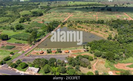 Itaja, Goias, Brésil 04 10 2024 : image aérienne du lac naturel municipal d'itaja Banque D'Images