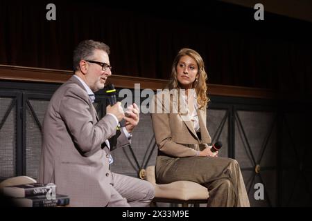 L'écrivain italien connu sous le pseudonyme d'Erin Doom se révèle pour la première fois au public, présenté par l'animateur de télévision et auteur Fabio Fazio. Son vrai nom est Matilde. 16/05/2023 ©Isabella de Maddalena/opale.photo Banque D'Images