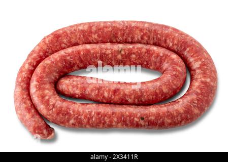 Saucisse de graines de fenouil crue roulée et isolée sur blanc avec chemin de coupe inclus Banque D'Images