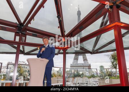 Paris, France. 24 avril 2024. Le ministre flamand Jan jambon prononce un discours lors d’un événement de réseautage, lors d’une mission industrielle en France, à Paris, le mercredi 24 avril 2024. Une délégation de politiciens flamands, de fonctionnaires et de dirigeants industriels se rend en France pour discuter de l’innovation et de la durabilité. BELGA PHOTO NICOLAS MAETERLINCK crédit : Belga News Agency/Alamy Live News Banque D'Images