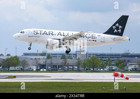 Ein Airbus A319-100, A319-114 der Fluglinie, Airline, Fluggesellschaft Lufthansa City Line mit dem Kennzeichen, der Registrierung d-AILP und der Seriennummer, MSN 717 und dem Taufnahmen Tübingen BEI der Landung auf dem Flughafen München, im Landeanflug auf den Airport München, Sonderlackierung Star Alliance, Special Livery, 22.04.2024, München Deutschland Wirtschaft, Reisen, Flugzeuge am Flughafen München *** un Airbus A319 100, A319 114 de la compagnie aérienne, compagnie aérienne, compagnie aérienne Lufthansa City Line avec le numéro d'immatriculation, l'immatriculation d AILP et le numéro de série, MSN 717 et le Tübingen AT Banque D'Images