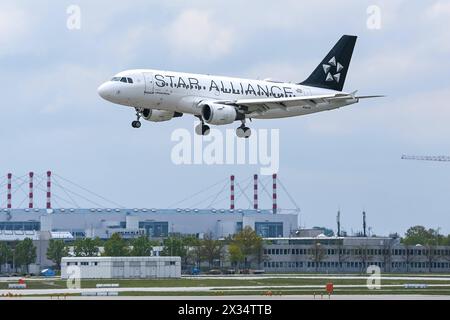 Ein Airbus A319-100, A319-114 der Fluglinie, Airline, Fluggesellschaft Lufthansa City Line mit dem Kennzeichen, der Registrierung d-AILP und der Seriennummer, MSN 717 und dem Taufnahmen Tübingen BEI der Landung auf dem Flughafen München, im Landeanflug auf den Airport München, Sonderlackierung Star Alliance, Special Livery, 22.04.2024, München Deutschland Wirtschaft, Reisen, Flugzeuge am Flughafen München *** un Airbus A319 100, A319 114 de la compagnie aérienne, compagnie aérienne, compagnie aérienne Lufthansa City Line avec le numéro d'immatriculation, l'immatriculation d AILP et le numéro de série, MSN 717 et le Tübingen AT Banque D'Images