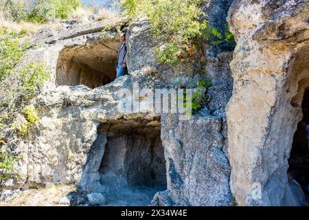 BAKHCHYSARAY, CRIMÉE - SEPTEMBRE 2014 : Chufut-Kale. Ville-forteresse médiévale dans les montagnes de Crimée Banque D'Images