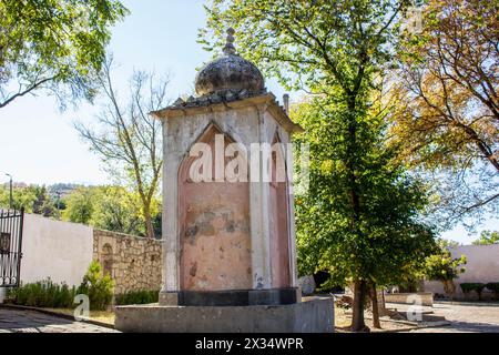 BAKHCHYSARAY, CRIMÉE - SEPTEMBRE 2014 : le palais Khan ou Hansaray est Bakhchysarai, Crimée. Réserve historique et culturelle. Fontaine en l'honneur du Banque D'Images