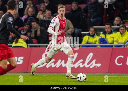 Amsterdam, pays-Bas. 24 avril 2024. AMSTERDAM, PAYS-BAS - 24 AVRIL : Kenneth Taylor de l'AFC Ajax dribble lors du match néerlandais Eredivisie entre l'AFC Ajax et l'Excelsior Rotterdam au Johan Cruijff Arena le 24 avril 2024 à Amsterdam, pays-Bas. (Photo par Andre Weening/Orange Pictures) crédit : Orange pics BV/Alamy Live News Banque D'Images