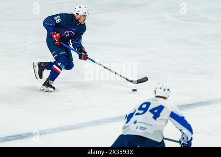 Cergy Pontoise, France. 24 avril 2024. Yohan COULAUD de France lors du match amical international de hockey sur glace entre la France et la Slovénie le 24 avril 2024 à Aren'Ice à Cergy-Pontoise, France - photo Alexandre Martins/DPPI crédit : DPPI Media/Alamy Live News Banque D'Images