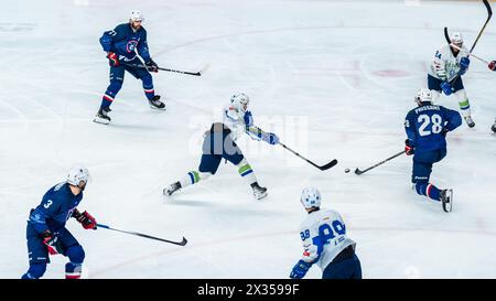 Cergy Pontoise, France. 24 avril 2024. Axel PRISSAINT de France lors du match amical international de hockey sur glace entre la France et la Slovénie le 24 avril 2024 à Aren'Ice à Cergy-Pontoise, France - photo Alexandre Martins/DPPI crédit : DPPI Media/Alamy Live News Banque D'Images