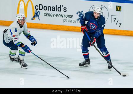 Cergy Pontoise, France. 24 avril 2024. Kevin BOZON de France lors du match amical international de hockey sur glace entre la France et la Slovénie le 24 avril 2024 à Aren'Ice à Cergy-Pontoise, France - photo Alexandre Martins/DPPI crédit : DPPI Media/Alamy Live News Banque D'Images