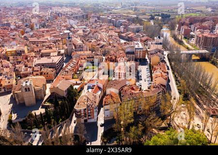 Photo aérienne d'Aranda de Duero avec vue sur la rivière Duero Banque D'Images