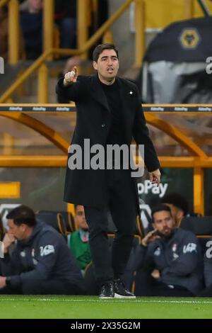 Andoni Iraola, entraîneur de Bournemouth lors du match de premier League entre Wolverhampton Wanderers et Bournemouth à Molineux, Wolverhampton le mercredi 24 avril 2024. (Photo : Gustavo Pantano | mi News) crédit : MI News & Sport /Alamy Live News Banque D'Images