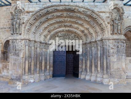 Église de San Miguel portail. Ville d'Estella-Lizarra, Navarre, Nord de l'Espagne Banque D'Images