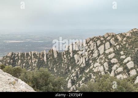 Montagnes et formations rocheuses dans la chaîne de Montserrat, près de Barcelone, Catalogne, Espagne. Banque D'Images