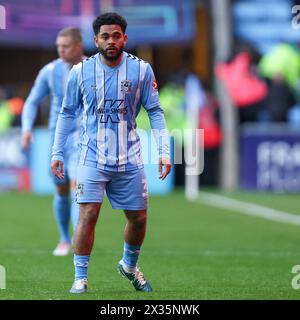 Coventry, Royaume-Uni. 24 avril 2024. Jay Dasilva de Coventry lors du match EFL Sky Bet Championship entre Coventry City et Hull City à la Coventry Building Society Arena, Coventry, Angleterre, le 24 avril 2024. Photo de Stuart Leggett. Utilisation éditoriale uniquement, licence requise pour une utilisation commerciale. Aucune utilisation dans les Paris, les jeux ou les publications d'un club/ligue/joueur. Crédit : UK Sports pics Ltd/Alamy Live News Banque D'Images