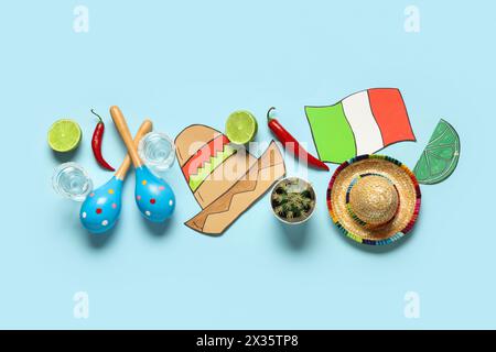 Sombrero mexicain avec maracas, tequila et cactus sur fond bleu. Cinco de Mayo Banque D'Images