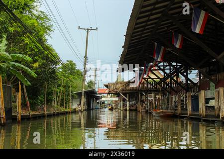 3 janvier 2020, Thaïlande : Portrait de la détentrice de stalle de marché féminin mature, marché flottant Damnoen Saduak, Thaïlande Banque D'Images