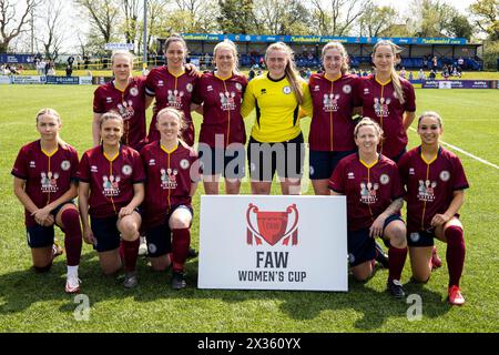 Cardiff met Team photo. Cardiff s'est rencontré contre Cardiff City lors de la finale de la Welsh Women's Cup à Bryntirion Park le 24 avril 2022. Crédit : Lewis Mitchell Banque D'Images