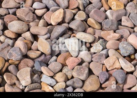 Un tas de roches avec une variété de couleurs et de tailles. Les rochers sont dispersés et pas dans un tas net Banque D'Images