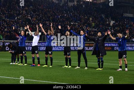 (240425) -- BERGAME, 25 avril 2024 (Xinhua) -- L'équipe Atalanta célèbre à la fin de la demi-finale de la Coupe d'Italie, le match de football de 2e manche entre Atalanta et Fiorentina à Bergame, Italie, avril. 24, 2024. (Photo Alberto Lingria/Xinhua) Banque D'Images