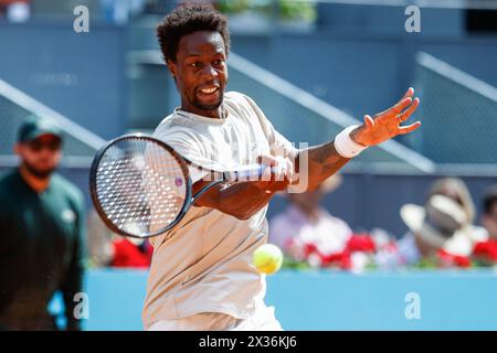 Gael Monfils, Français, en action contre Luciano Darderi, Italien, lors du Mutua Madrid Open 2024, ATP Masters 1000 et WTA 1000, tournoi de tennis le 24 avril 2024 à Caja Magica à Madrid, Espagne Banque D'Images