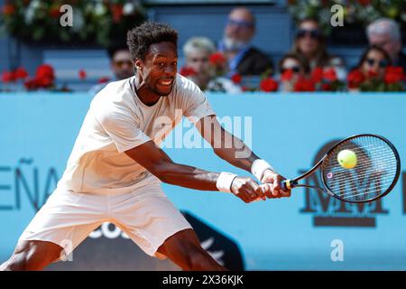 Gael Monfils, Français, en action contre Luciano Darderi, Italien, lors du Mutua Madrid Open 2024, ATP Masters 1000 et WTA 1000, tournoi de tennis le 24 avril 2024 à Caja Magica à Madrid, Espagne Banque D'Images