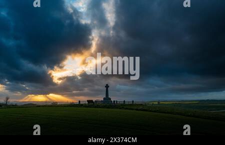 Le soleil se couche sur le monument de la bataille de Flodden Banque D'Images