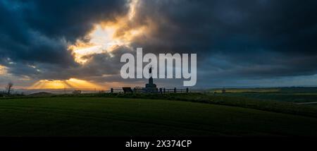 Le soleil se couche sur le monument de la bataille de Flodden Banque D'Images