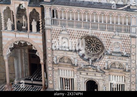 Porche gothique Giovanni da Campione du XIVe siècle de Lombard Romanesque Basilica di Santa Maria Maggiore (Basilique des services Mary Major) de XII cent Banque D'Images