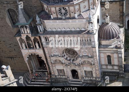 Porche gothique Giovanni da Campione du XIVe siècle de Lombard Romanesque Basilica di Santa Maria Maggiore (Basilique des services Mary Major) de XII cent Banque D'Images