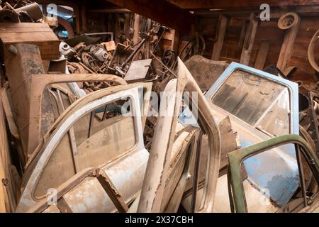 Scrapyard 'Crash Palace', Horopito, Waimarino, Île du Nord, Nouvelle-Zélande Banque D'Images