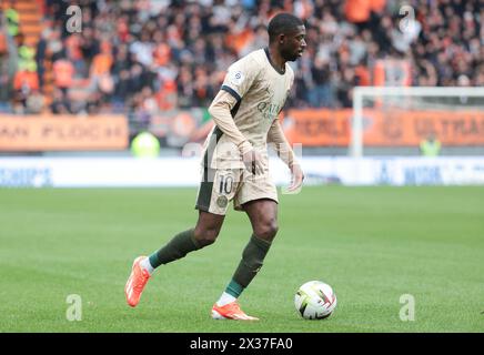 Lorient, France. 24 avril 2024. Ousmane Dembele du PSG lors du match de Ligue 1 entre le FC Lorient et le Paris Saint-Germain (PSG) le 24 avril 2024 au stade du Moustoir à Lorient - photo Jean Catuffe/DPPI crédit : DPPI Media/Alamy Live News Banque D'Images