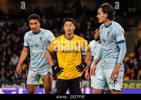 Wolverhampton, Royaume-Uni. 24 avril 2024. Wolverhampton, Angleterre, 24 avril 2024 : les joueurs attendent un corner lors du match de premier League entre Wolverhampton Wanderers et Bournemouth au stade Molineux de Wolverhampton, Angleterre (Natalie Mincher/SPP) crédit : SPP Sport Press photo. /Alamy Live News Banque D'Images