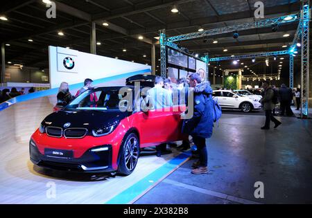 Voiture électrique BMW i3s démontré lors de l'exposition PLUG-IN UKRAINE. 2 mars 2018. Kiev, Ukraine Banque D'Images