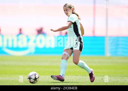 Barcelone, Espagne. 20 avril 2024. Melanie Leupolz de Chelsea et d'Allemagne lors de l'UEFA Women's Champions League, demi-finale, première manche, entre FC Barcelone et Chelsea FC a joué au Luis Company's Stadium le 20 avril 2024 à Barcelone, en Espagne. (Photo de Bagu Blanco/PRESSINPHOTO) crédit : AGENCE SPORTIVE PRESSINPHOTO/Alamy Live News Banque D'Images