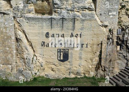 Ancienne carrière à Saint-Marin utilisée comme lieu de sport pour les arbalètes Banque D'Images