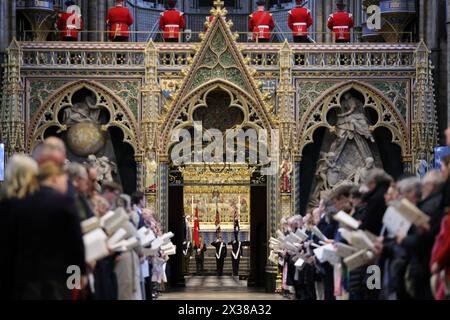 Les invités assistent au Service de commémoration et à Thanksgiving commémorant le jour de l'ANZAC à l'abbaye de Westminster, à Londres. Date de la photo : jeudi 25 avril 2024. Banque D'Images